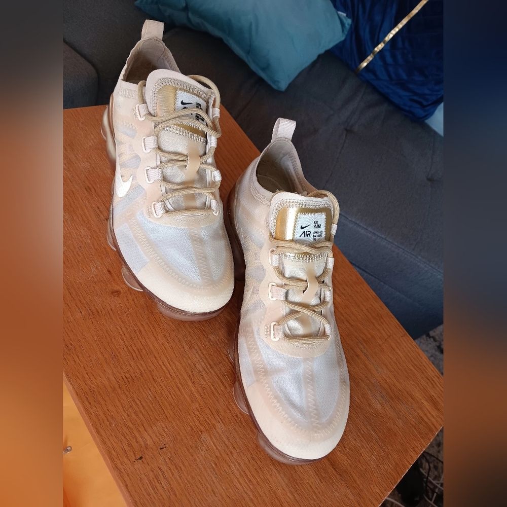 Nike Air VaporMax Flyknit Sneakers - Womens - 7.5 - Picture 6 of 7